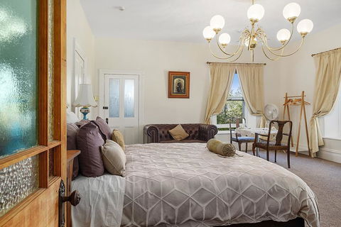 Claremont House - Dalby Accommodation 1