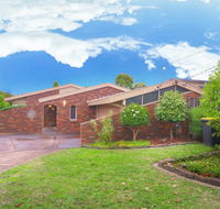 Classic Double Brick Garden House - Dalby Accommodation