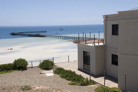 Cliff House Beachfront Villas - Dalby Accommodation 0