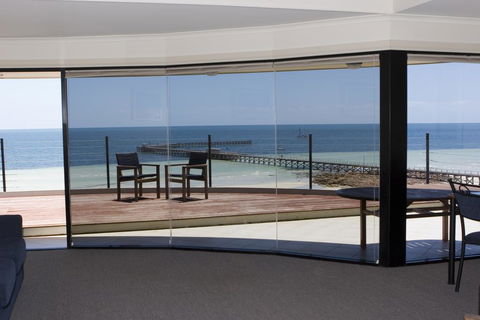 Cliff House Beachfront Villas - Dalby Accommodation 1