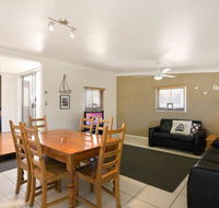 Close to Water Restaurants and Clubs Toorbul St Bongaree - Dalby Accommodation