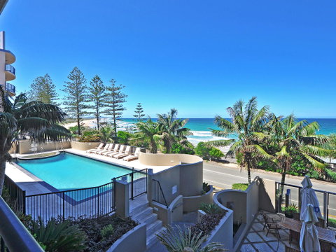 Clubb Coolum Beach Resort - Dalby Accommodation 2