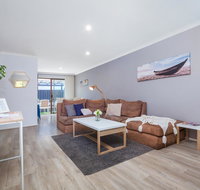 Coastal convenience Walk to the shops  cafes... - Dalby Accommodation