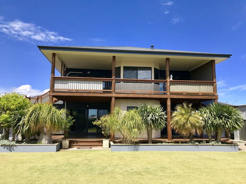 Coastal Paradise Holiday Home: Swimming Pool + WiFi - Dalby Accommodation 3