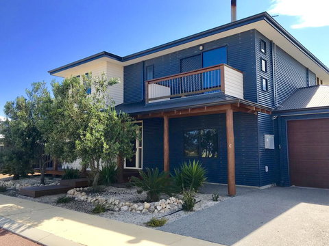 Coastal Paradise Holiday Home: Swimming Pool + WiFi - Dalby Accommodation 2