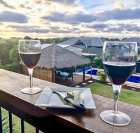 Coastal Paradise Holiday Home Swimming Pool  WiFi