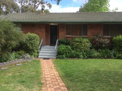 Cockatoo Corner - Armidale - Dalby Accommodation 0
