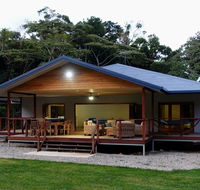Coconut Beach House - Dalby Accommodation