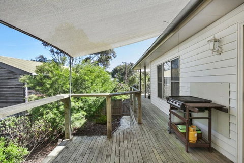 Coffey Court Cottage 2 - Dalby Accommodation 0