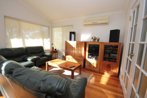 COLMER HOUSE At Dunbogan - Dalby Accommodation 3