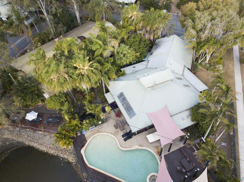 Colonial Village Cabins, Camping & Tours - Hervey Bay YHA - Dalby Accommodation 1