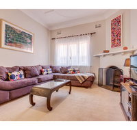 Comfy family home in chill beachside neighbourhood - Dalby Accommodation