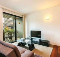 Contemporary 1 Bedroom Teneriffe Apartment with Pool and Gym - Dalby Accommodation