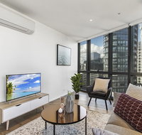 Contemporary Luxury With Views At Maya Waterfront - Dalby Accommodation