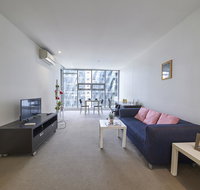 Convenient  Modern 1 Bed Apartment Docklands - Dalby Accommodation