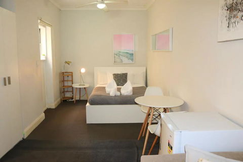 Convenient Studio In Kings Cross - Dalby Accommodation 2