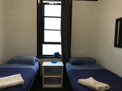 Coogee Beach House - Dalby Accommodation 2