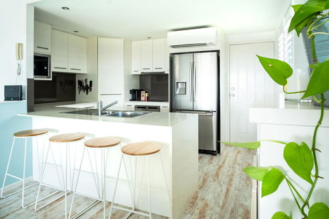 Coolum Beach 3 Level Townhouse Private Rooftop Terrace Spa Overlooking Mount Coolum - Dalby Accommodation 3