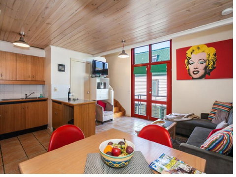 Cora Lynn - Apartment 18 - Dalby Accommodation 1