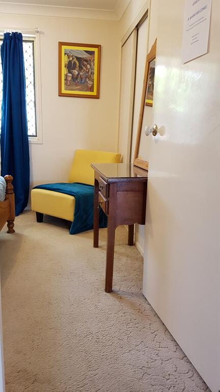 Cosy Quiet Bedroom Ferny Grove - Dalby Accommodation 2