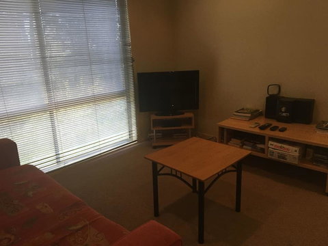 Cottage 1 Relax And Self Isolate In With Hot Tub - Dalby Accommodation 2