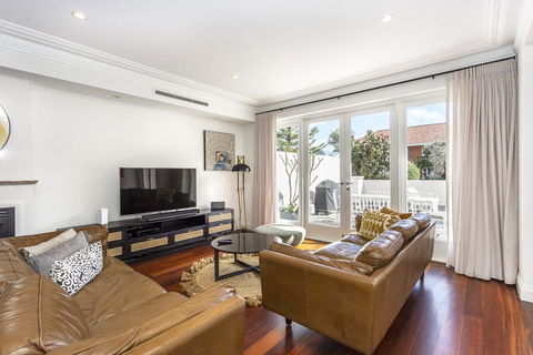 Cottesloe Aqua Retreat - Executive Escapes - Dalby Accommodation 3