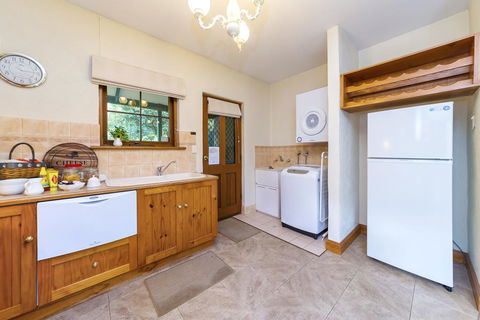 Country Pleasures Bed And Breakfast - Dalby Accommodation 3