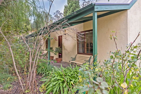 Country Pleasures Bed And Breakfast - Dalby Accommodation 1