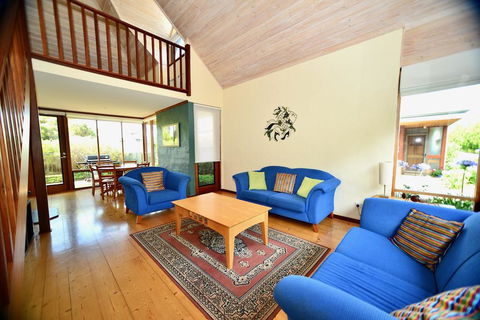 Cowrie Chalet - Dalby Accommodation 2