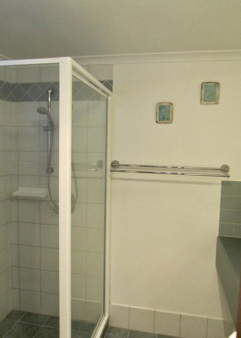 Cowrie Chalet - Dalby Accommodation 3