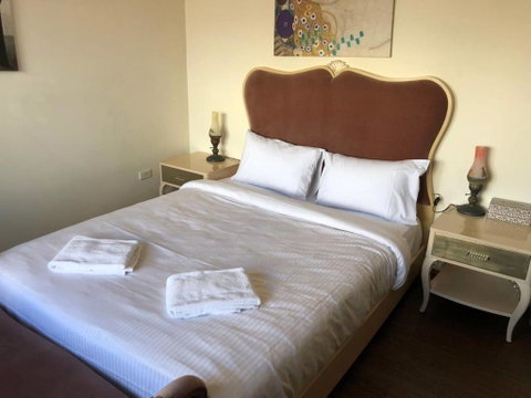 CozyStudioUnit In BeverlyHills (Train Accessible) - Dalby Accommodation 1