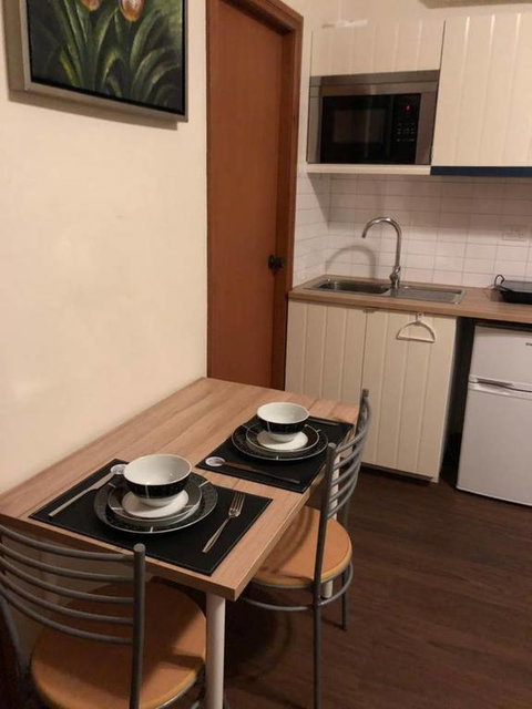CozyStudioUnit In BeverlyHills (Train Accessible) - Dalby Accommodation 3