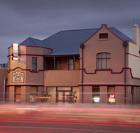 Cross Keys Hotel - Dalby Accommodation