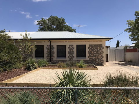 Cute And Cosy II - Events, Workers, Getaways. - Dalby Accommodation 0