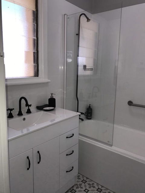 Cute And Cosy II - Events, Workers, Getaways. - Dalby Accommodation 3