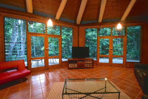 Daintree Cascades - Dalby Accommodation 1