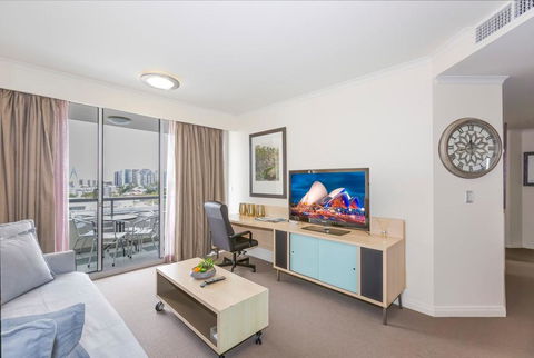 Darling Harbour Executive - Dalby Accommodation 2