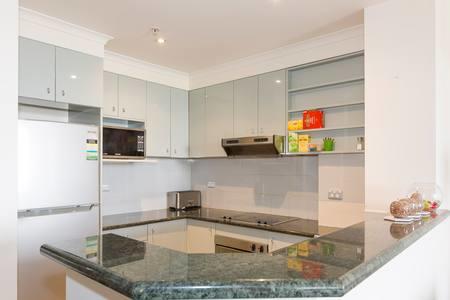 Darling Harbour Executive - Dalby Accommodation 3