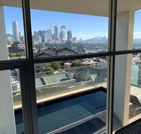 Darlinghurst Spacious apartment with balcony and pool with harbour views - Dalby Accommodation