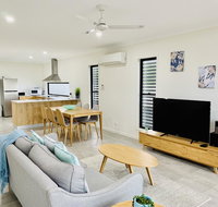 DAYDREAMING Airlie Beach Water views  only 200m to boardwalk. - Dalby Accommodation
