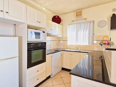 Debra Court 5 - Dalby Accommodation 2