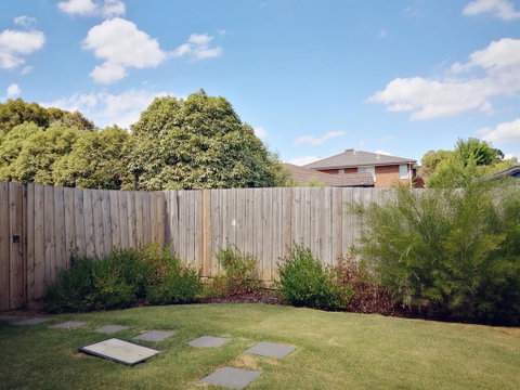 Delicate And Peaceful Bundoora Townhouse 20-R2 - Dalby Accommodation 0