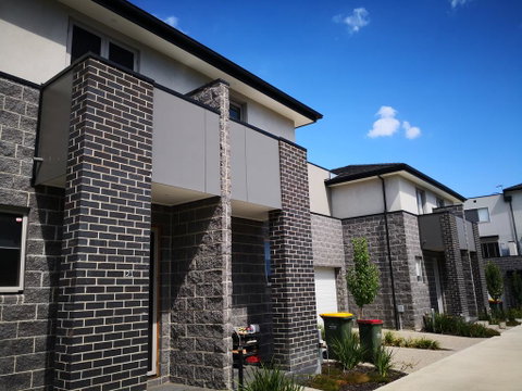Delicate And Peaceful Bundoora Townhouse 20-R2 - Dalby Accommodation 1