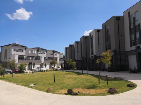 Delicate And Peaceful Bundoora Townhouse 20-R2 - Dalby Accommodation 3