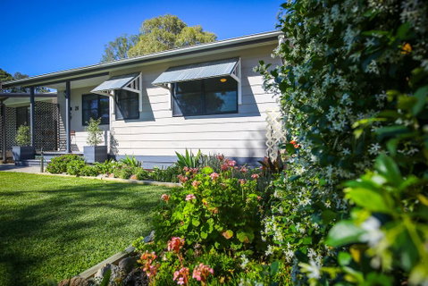 Dell-Lee Cottage - Dalby Accommodation 0