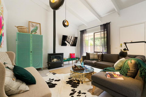 Designer Town Villa - Dalby Accommodation 0