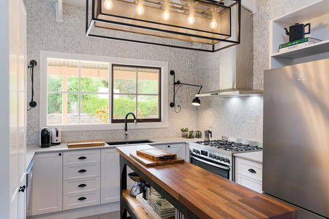 Designer Town Villa - Dalby Accommodation 1