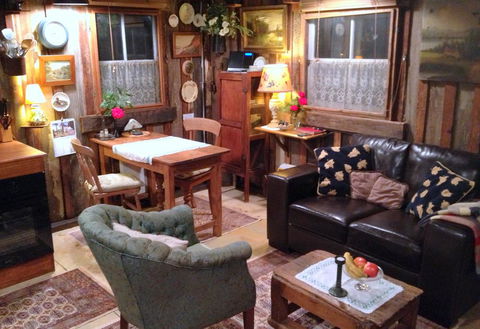 Devon Cottage - Dalby Accommodation 2