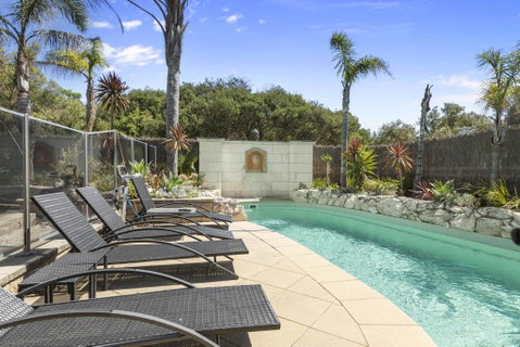 DIAMOND BAY RETREAT - SORRENTO - Dalby Accommodation 0