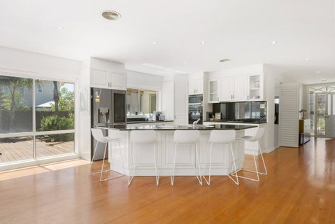 DIAMOND BAY RETREAT - SORRENTO - Dalby Accommodation 1
